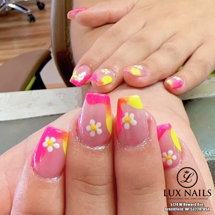 Lux Nails in Milwaukee, WI 53220